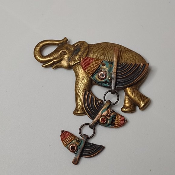 Very Cool Decorative Metal Lucky Elephant Dangle Brooch - Picture 1 of 12